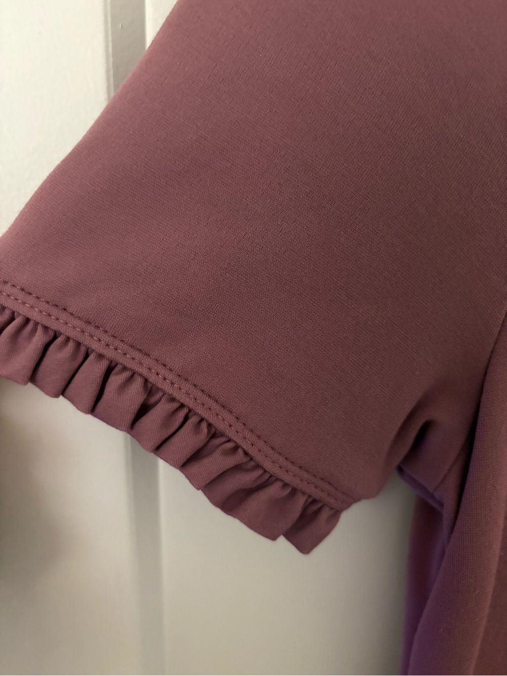 Jaanuu Scrub Set- Mauve Top With Ruffle Trim And Knit Cargo Pants-Small - Picture 5 of 16